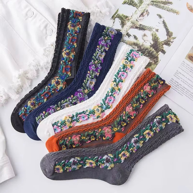 Calcetines de mujer de algodón puro con bordado de flores, calcetines de tubo medianos, tendencia retro 2024, estilo étnico, primavera y verano