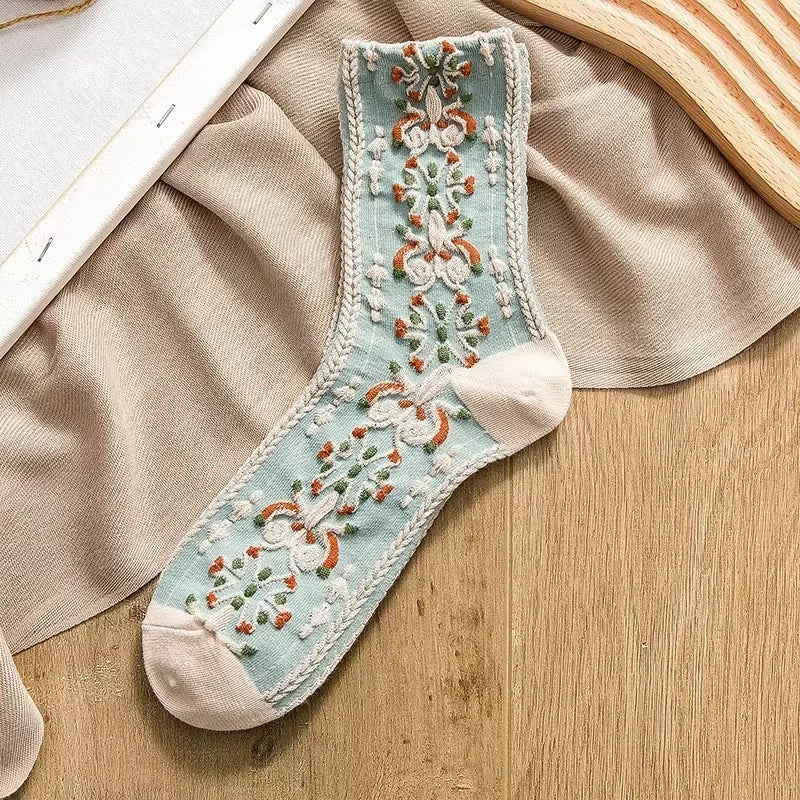 Calcetines de mujer de algodón puro con bordado de flores, calcetines de tubo medianos, tendencia retro 2024, estilo étnico, primavera y verano